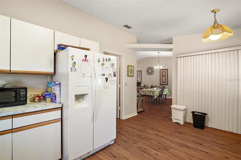 Active With Contract: $198,000 (2 beds, 2 baths, 1420 Square Feet)