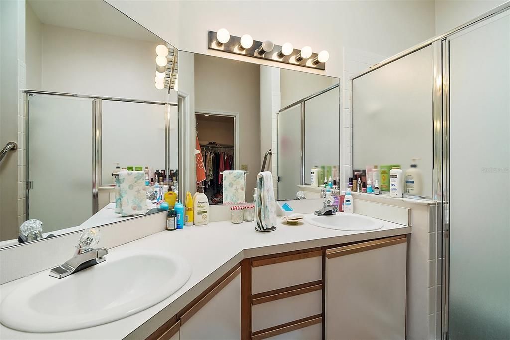 Active With Contract: $198,000 (2 beds, 2 baths, 1420 Square Feet)