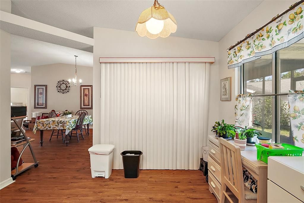 Active With Contract: $198,000 (2 beds, 2 baths, 1420 Square Feet)