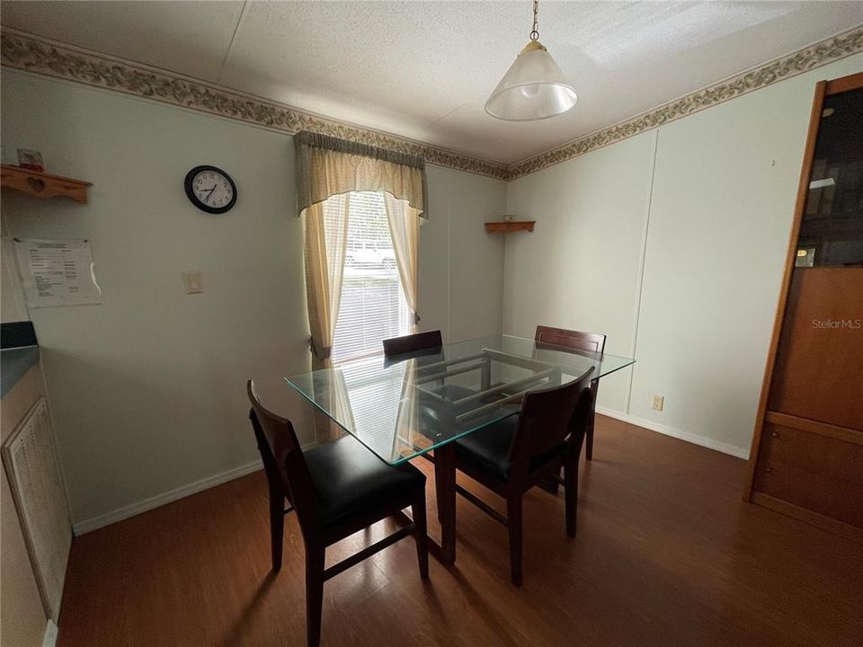 待售: $385,000 (3 贝兹, 2 浴室, 1296 平方英尺)