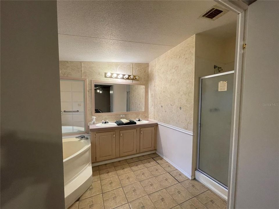 待售: $385,000 (3 贝兹, 2 浴室, 1296 平方英尺)