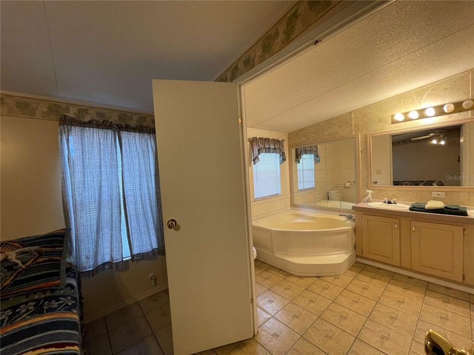 待售: $385,000 (3 贝兹, 2 浴室, 1296 平方英尺)