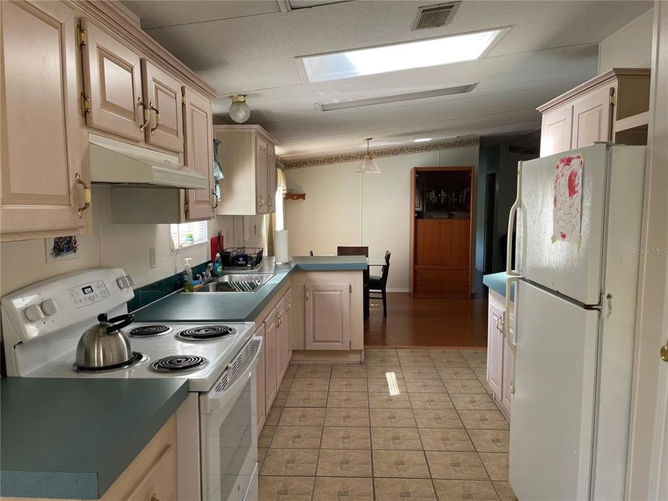 待售: $385,000 (3 贝兹, 2 浴室, 1296 平方英尺)