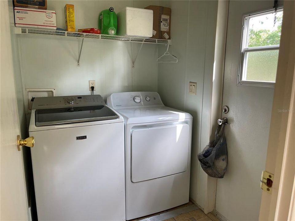 待售: $385,000 (3 贝兹, 2 浴室, 1296 平方英尺)