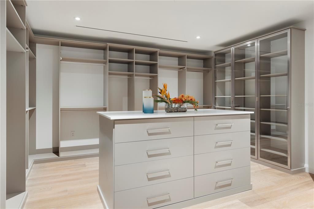 For Sale: $10,250,000 (4 beds, 4 baths, 7015 Square Feet)