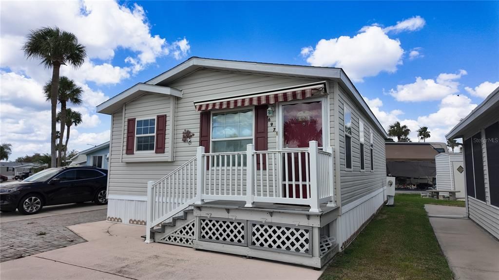 Activo con contrato: $148,900 (2 camas, 2 baños, 770 Pies cuadrados)