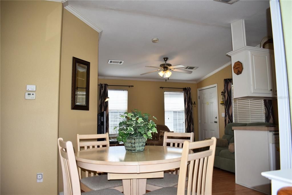 Activo con contrato: $148,900 (2 camas, 2 baños, 770 Pies cuadrados)