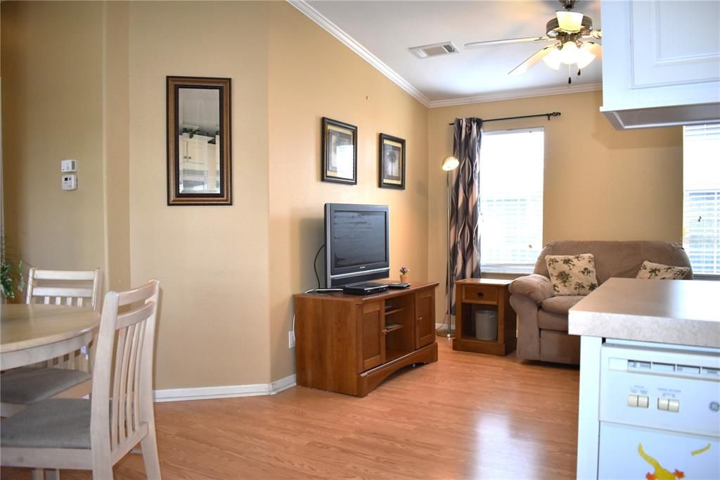 Activo con contrato: $148,900 (2 camas, 2 baños, 770 Pies cuadrados)