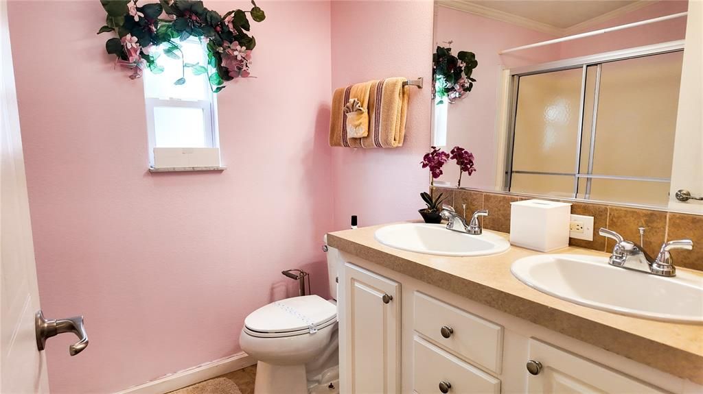 Activo con contrato: $148,900 (2 camas, 2 baños, 770 Pies cuadrados)