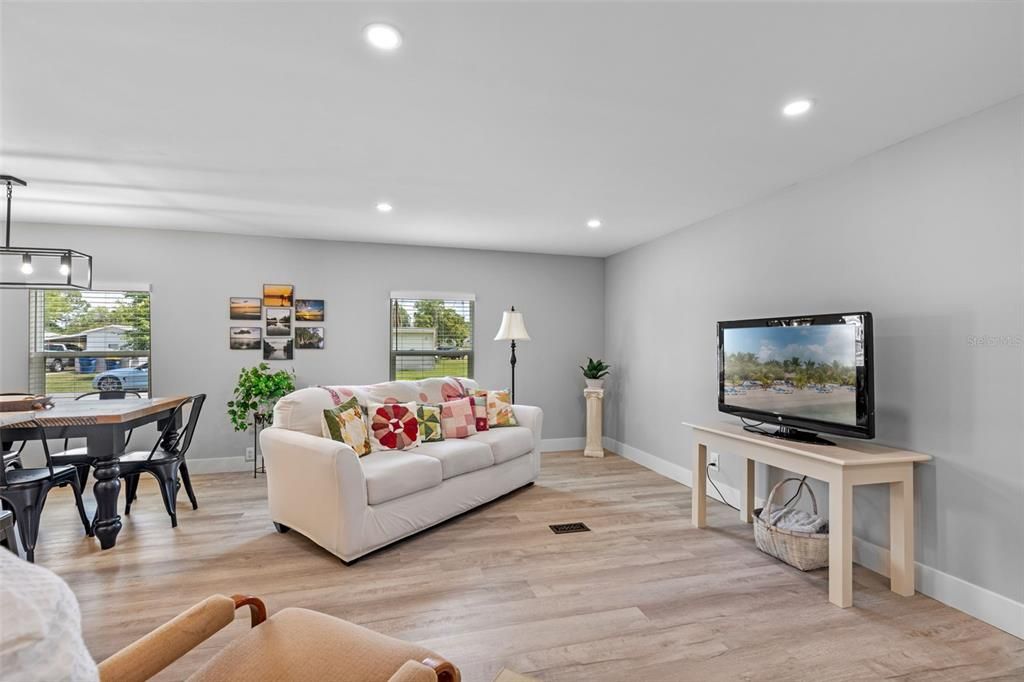 En Venta: $313,900 (3 camas, 2 baños, 1704 Pies cuadrados)