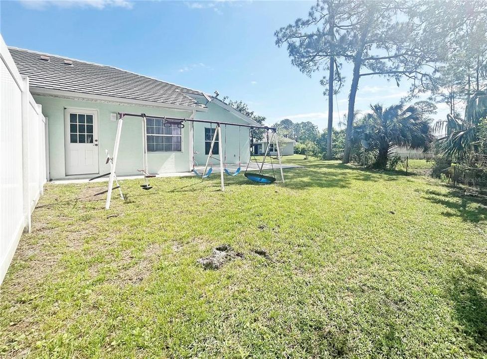 For Sale: $450,000 (6 beds, 0 baths, 2669 Square Feet)