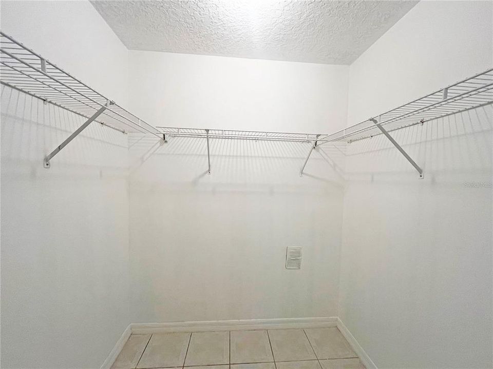 For Sale: $450,000 (6 beds, 0 baths, 2669 Square Feet)