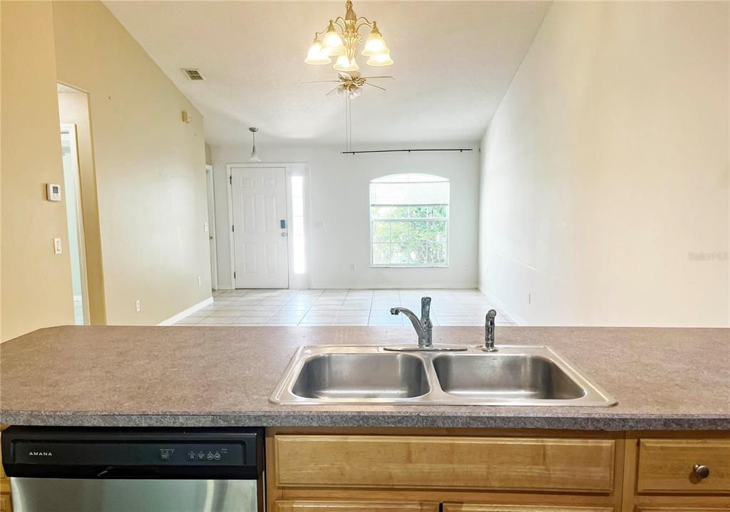 For Sale: $450,000 (6 beds, 0 baths, 2669 Square Feet)