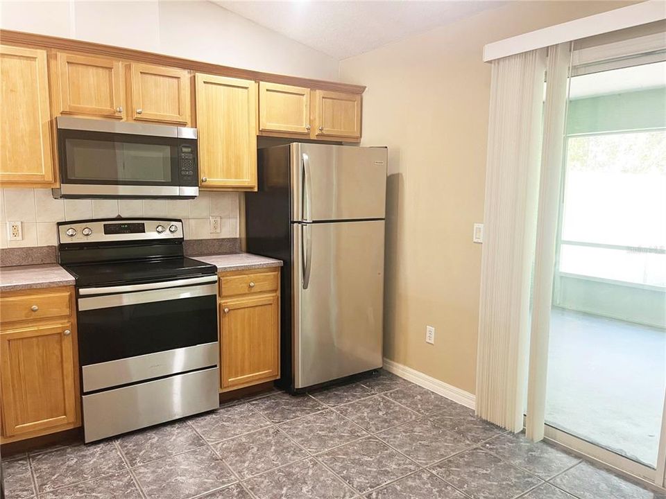 For Sale: $450,000 (6 beds, 0 baths, 2669 Square Feet)