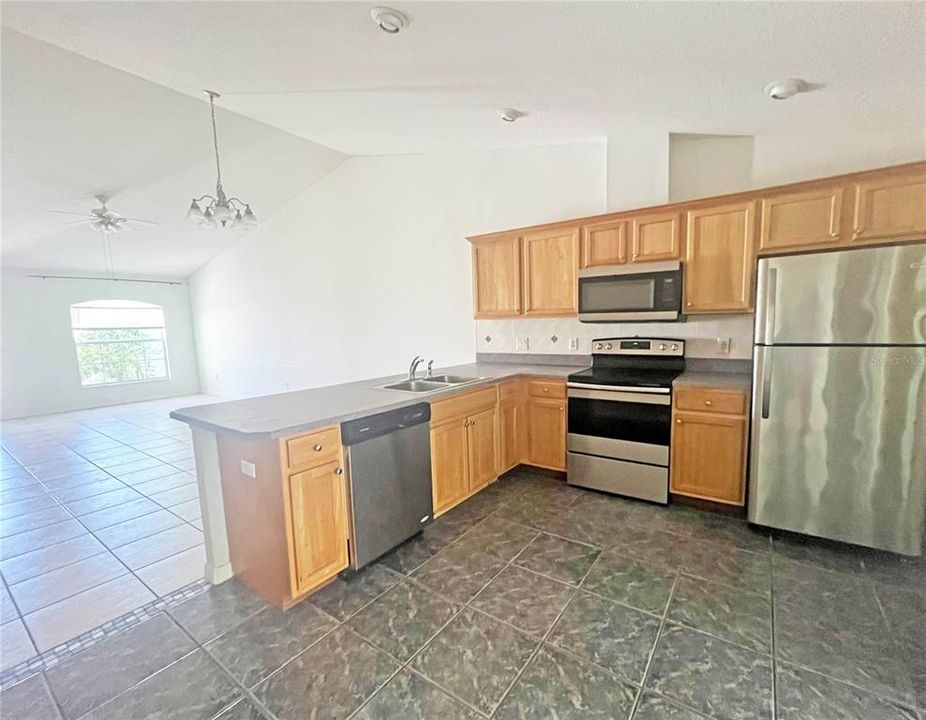 For Sale: $450,000 (6 beds, 0 baths, 2669 Square Feet)