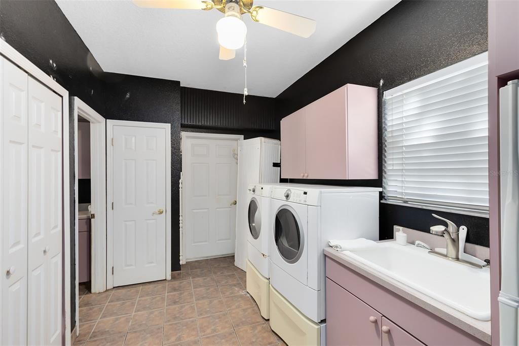 На продажу: $824,000 (7 спален, 4 ванн, 5777 Квадратных фут)