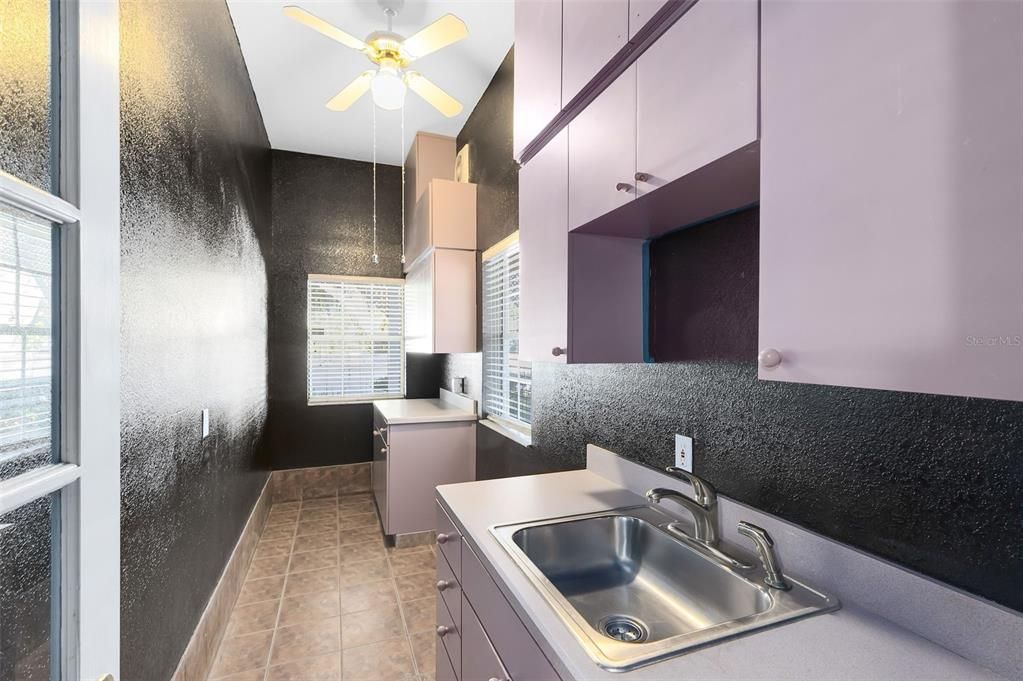 На продажу: $824,000 (7 спален, 4 ванн, 5777 Квадратных фут)