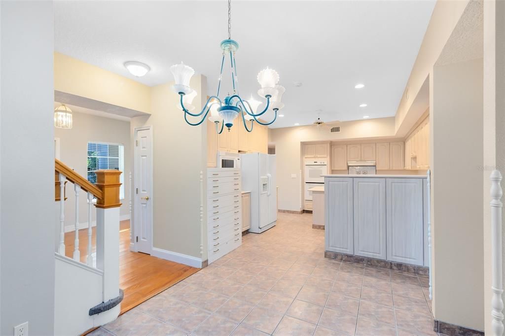 На продажу: $824,000 (7 спален, 4 ванн, 5777 Квадратных фут)