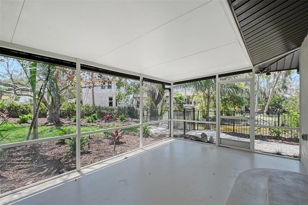 For Sale: $1,699,000 (3 beds, 2 baths, 2974 Square Feet)