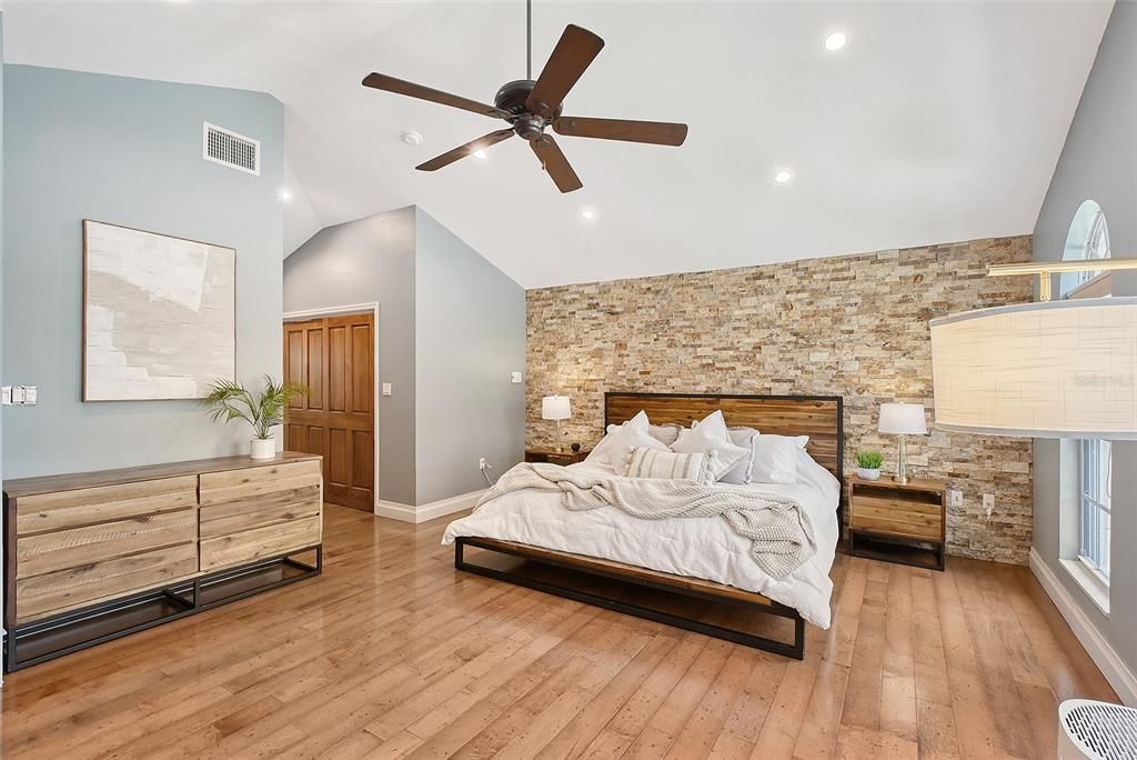 For Sale: $1,699,000 (3 beds, 2 baths, 2974 Square Feet)