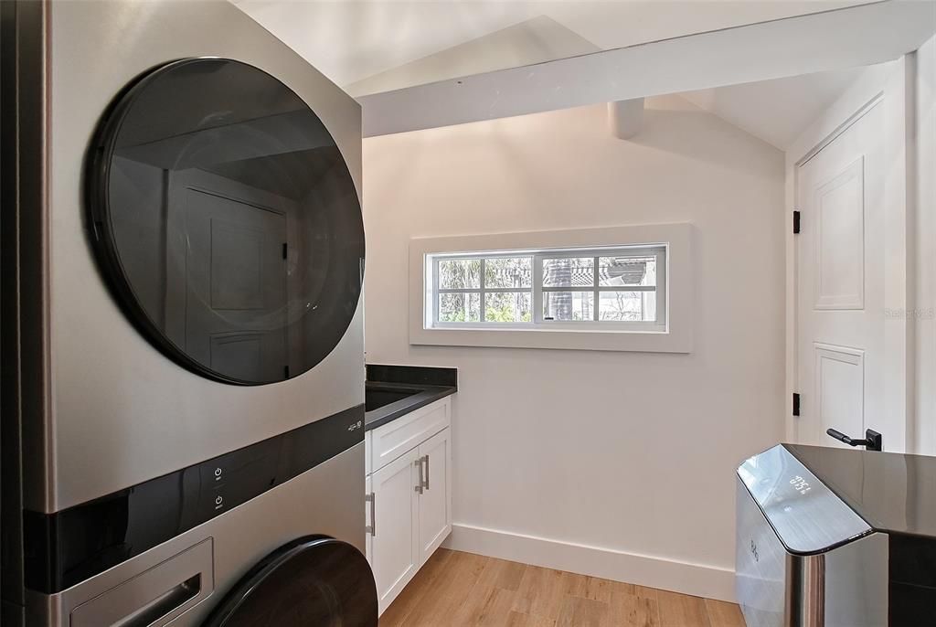 For Sale: $1,699,000 (3 beds, 2 baths, 2974 Square Feet)