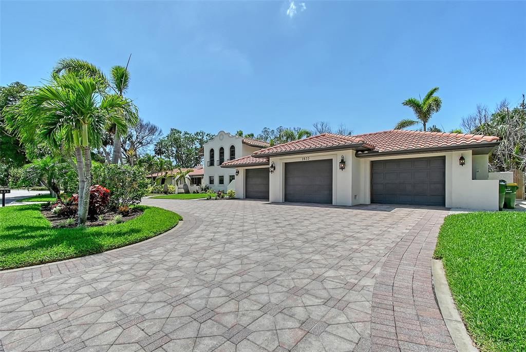 For Sale: $1,699,000 (3 beds, 2 baths, 2974 Square Feet)