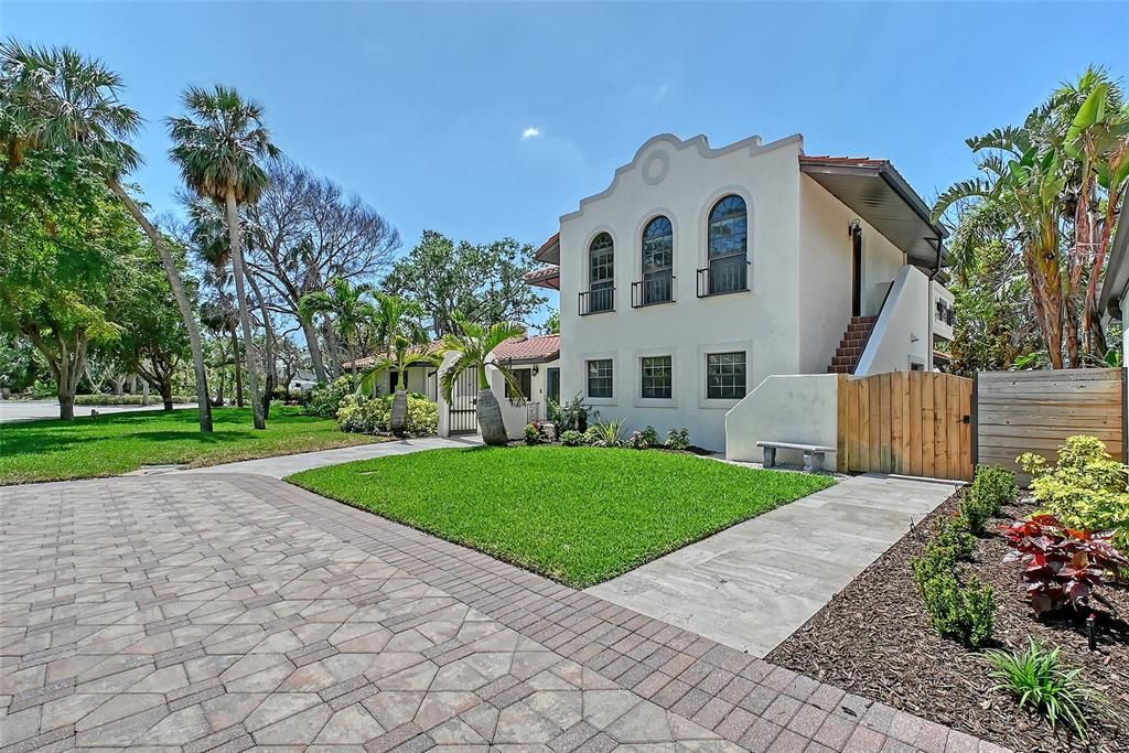 For Sale: $1,699,000 (3 beds, 2 baths, 2974 Square Feet)