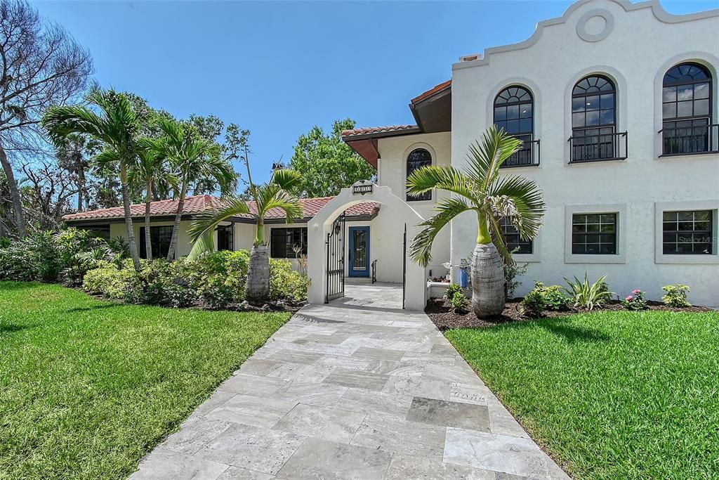 For Sale: $1,699,000 (3 beds, 2 baths, 2974 Square Feet)