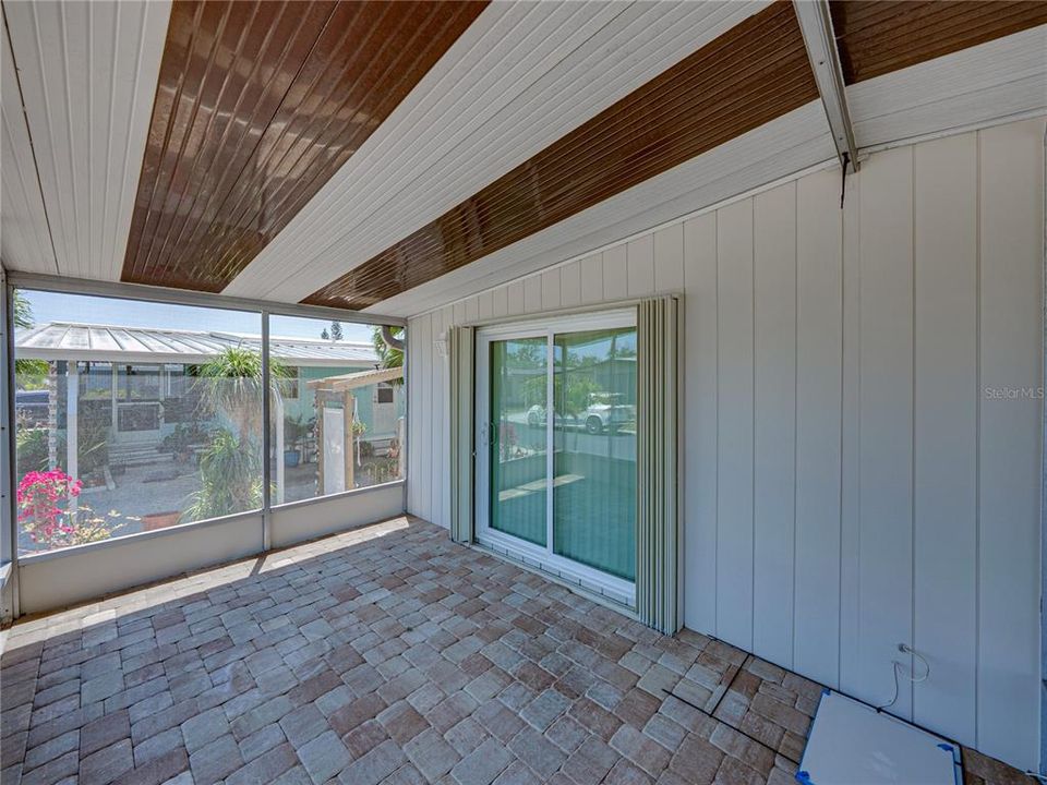 Под контрактом: $199,900 (2 спален, 2 ванн, 1080 Квадратных фут)