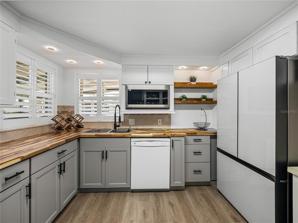 Под контрактом: $199,900 (2 спален, 2 ванн, 1080 Квадратных фут)