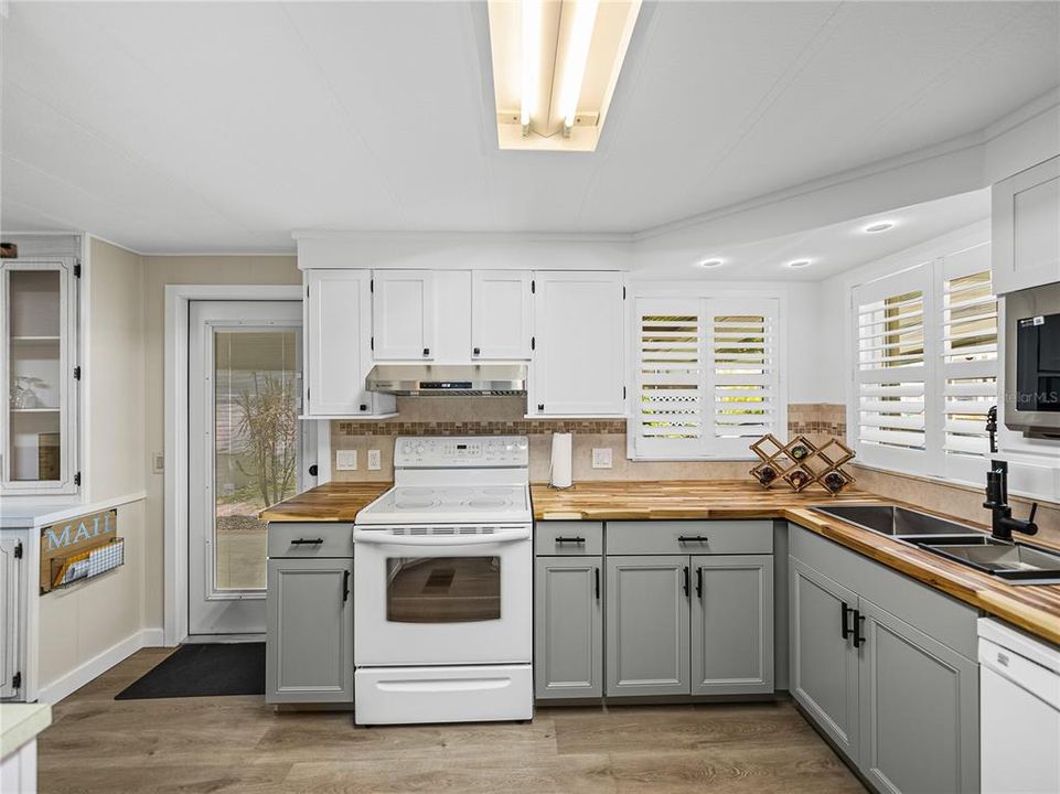 Под контрактом: $199,900 (2 спален, 2 ванн, 1080 Квадратных фут)