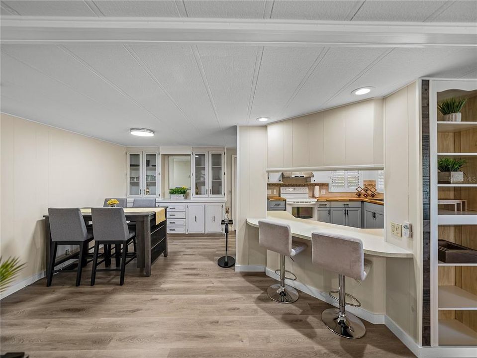 Под контрактом: $199,900 (2 спален, 2 ванн, 1080 Квадратных фут)