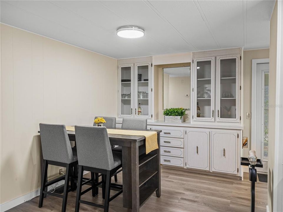 Под контрактом: $199,900 (2 спален, 2 ванн, 1080 Квадратных фут)