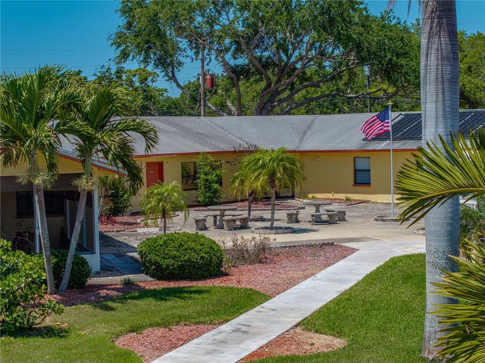 Под контрактом: $199,900 (2 спален, 2 ванн, 1080 Квадратных фут)