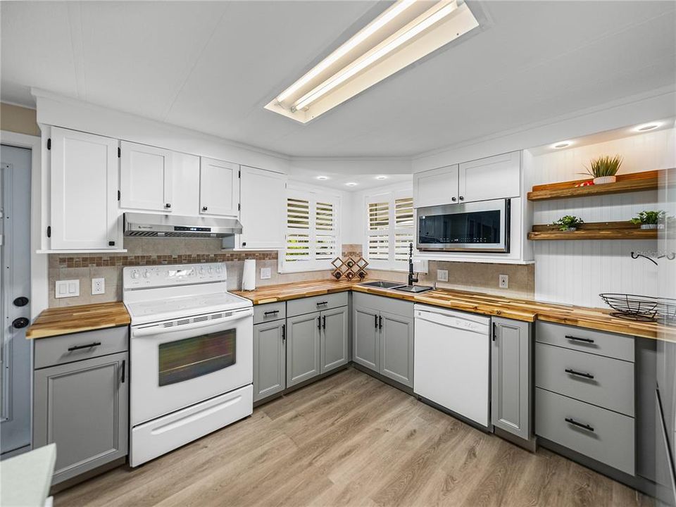 Под контрактом: $199,900 (2 спален, 2 ванн, 1080 Квадратных фут)