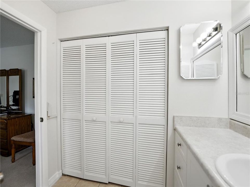 Active With Contract: $215,000 (2 beds, 2 baths, 1087 Square Feet)