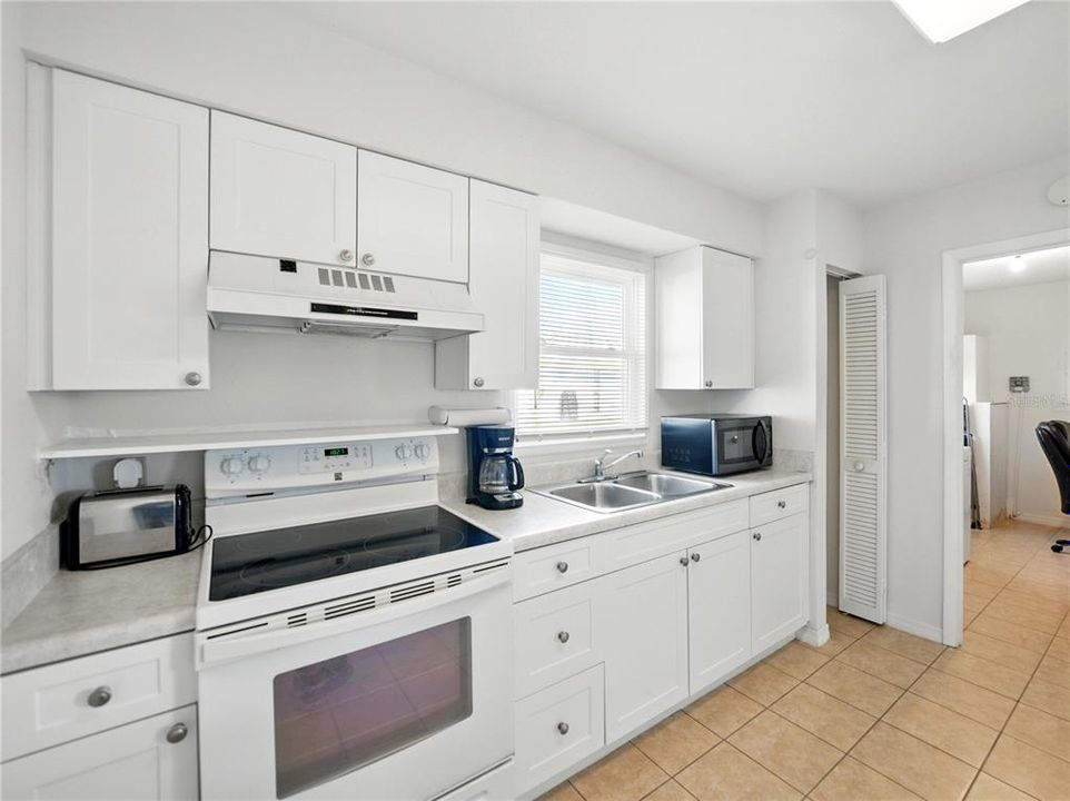 Active With Contract: $215,000 (2 beds, 2 baths, 1087 Square Feet)