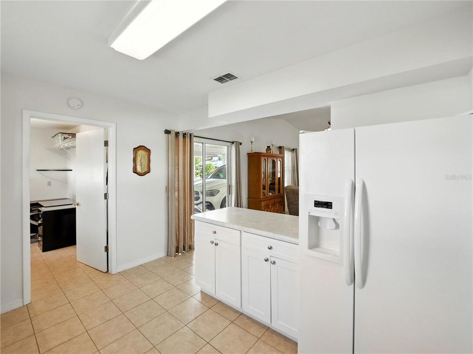 Active With Contract: $215,000 (2 beds, 2 baths, 1087 Square Feet)