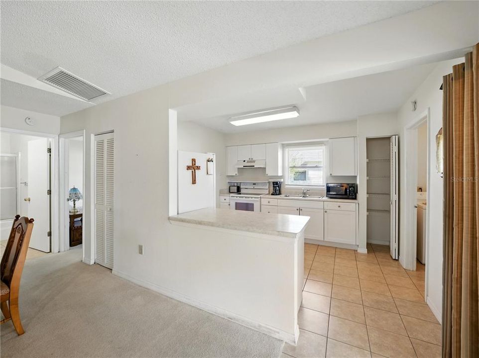 Active With Contract: $215,000 (2 beds, 2 baths, 1087 Square Feet)