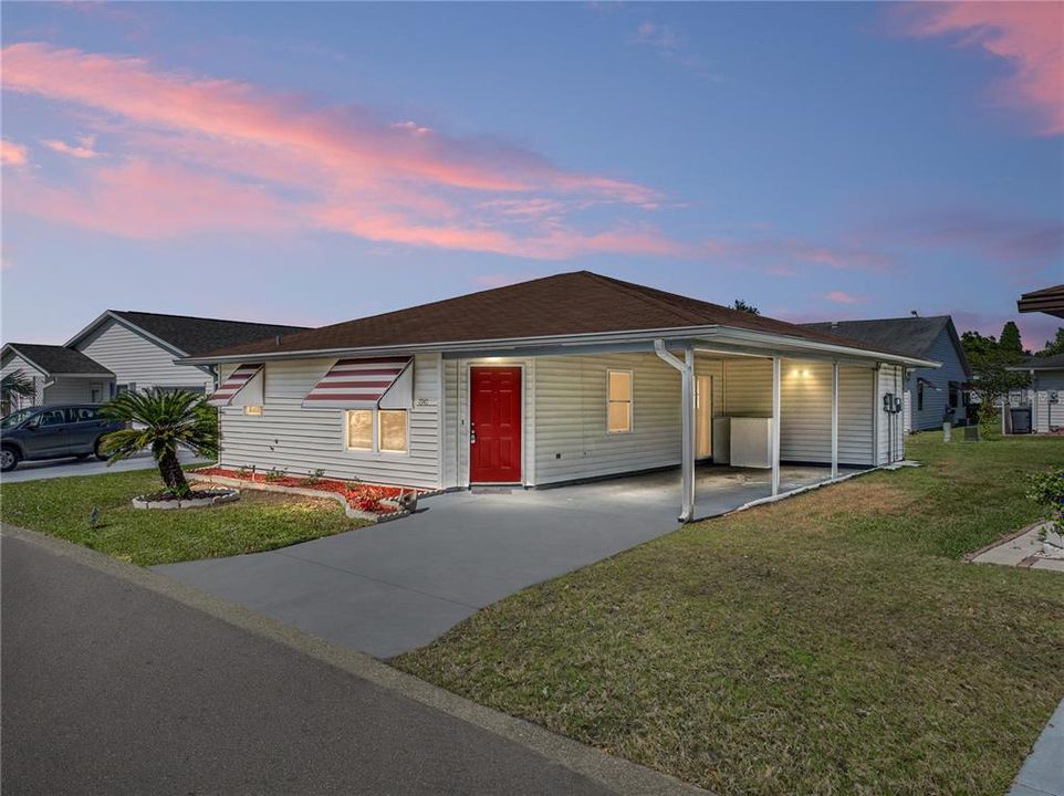 Active With Contract: $215,000 (2 beds, 2 baths, 1087 Square Feet)