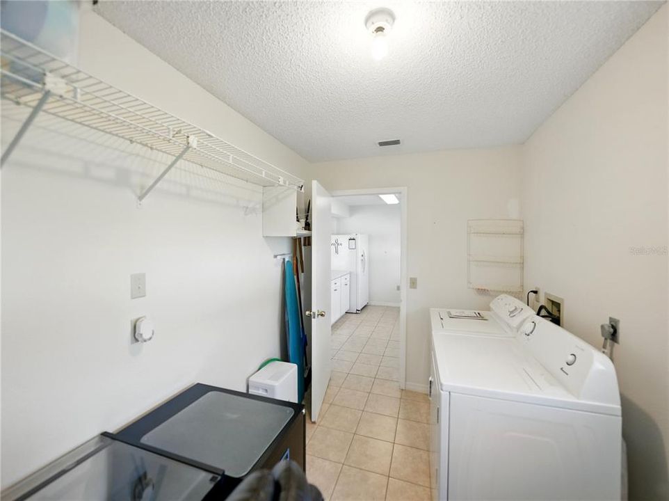 Active With Contract: $215,000 (2 beds, 2 baths, 1087 Square Feet)