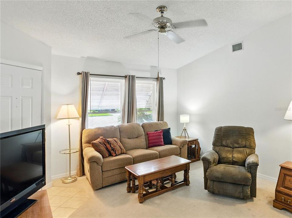 Active With Contract: $215,000 (2 beds, 2 baths, 1087 Square Feet)