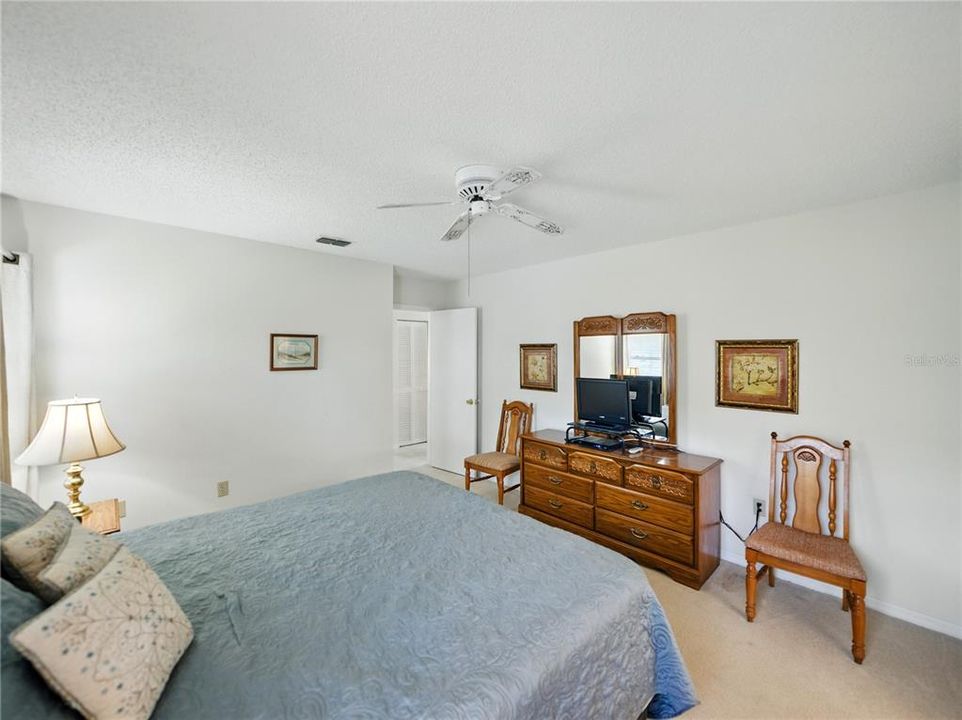 Active With Contract: $215,000 (2 beds, 2 baths, 1087 Square Feet)