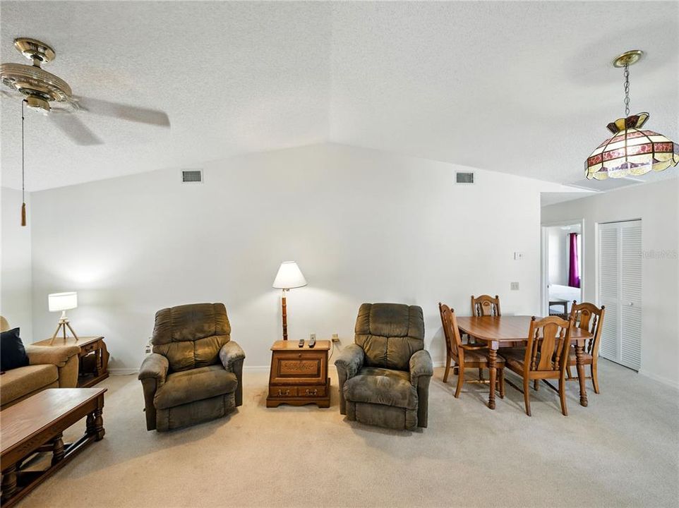 Active With Contract: $215,000 (2 beds, 2 baths, 1087 Square Feet)