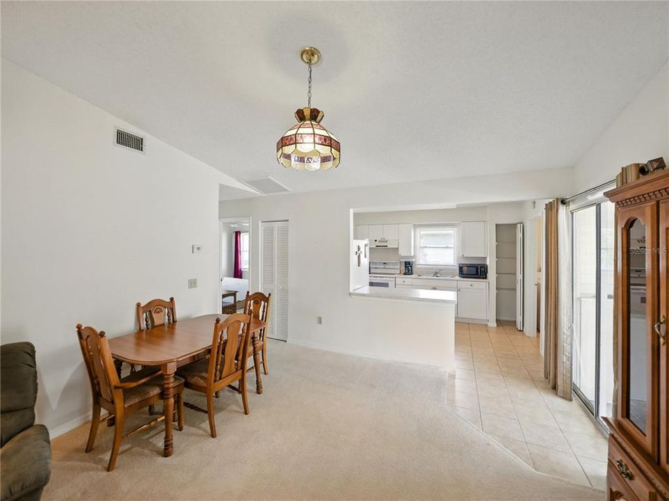 Active With Contract: $215,000 (2 beds, 2 baths, 1087 Square Feet)