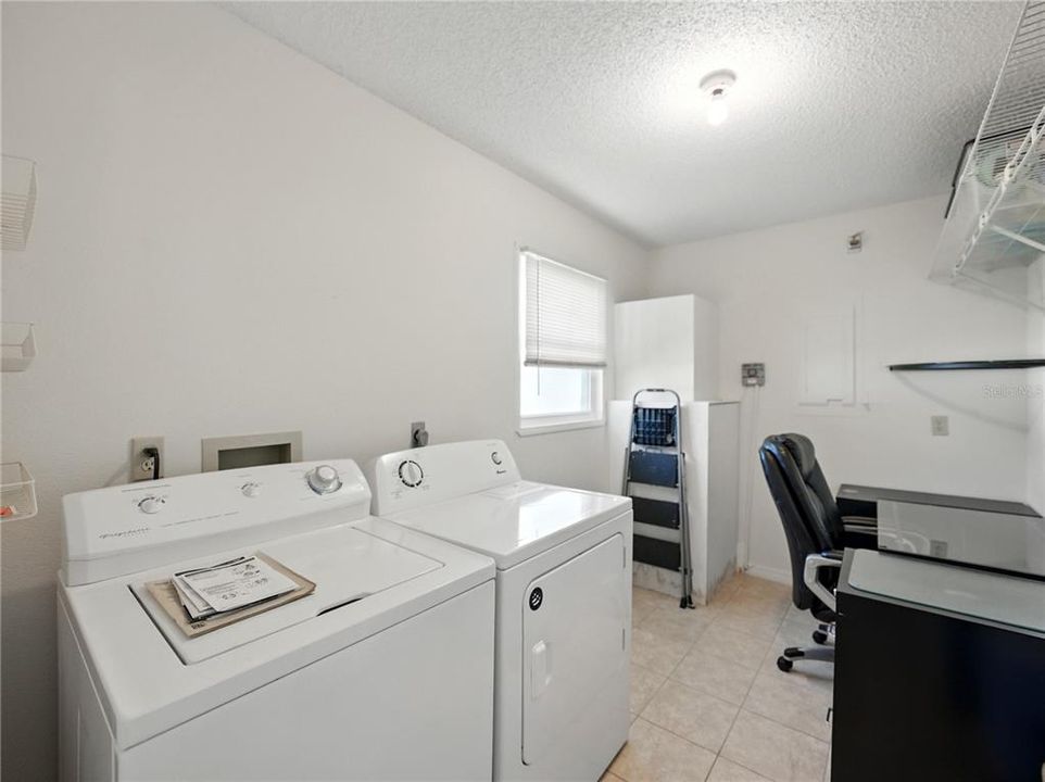 Active With Contract: $215,000 (2 beds, 2 baths, 1087 Square Feet)