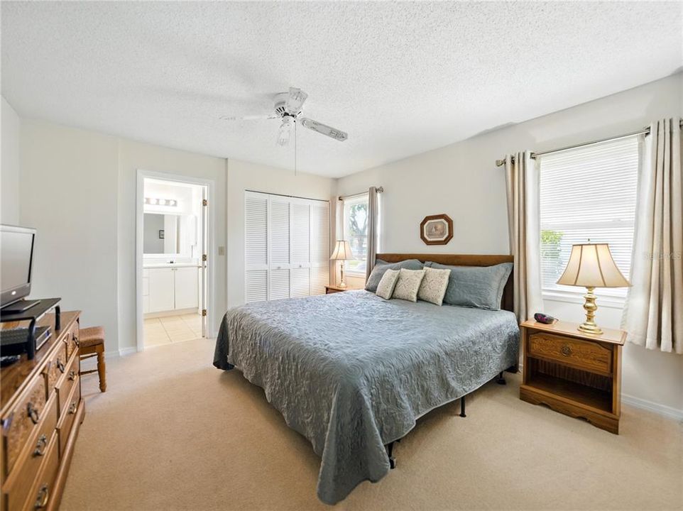 Active With Contract: $215,000 (2 beds, 2 baths, 1087 Square Feet)