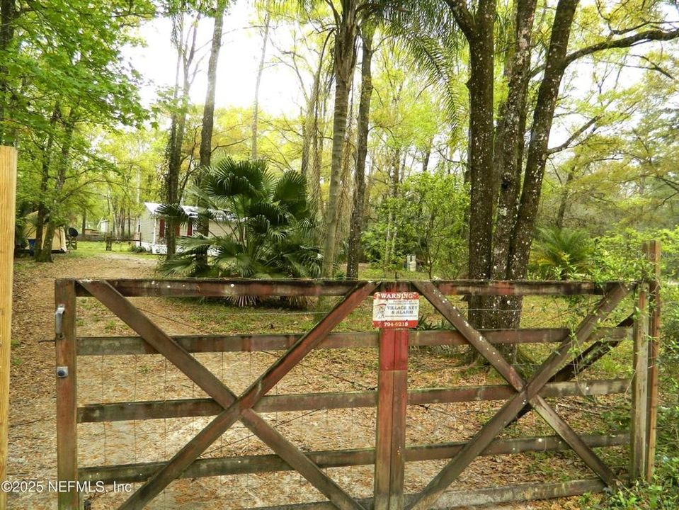 Recently Sold: $215,000 (3 beds, 2 baths, 1458 Square Feet)