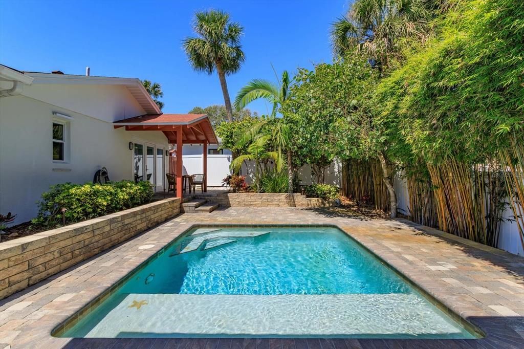 For Sale: $1,600,000 (3 beds, 2 baths, 2005 Square Feet)