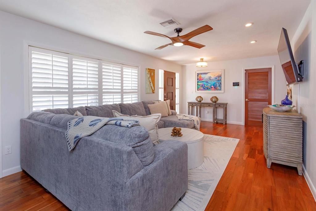 For Sale: $1,600,000 (3 beds, 2 baths, 2005 Square Feet)